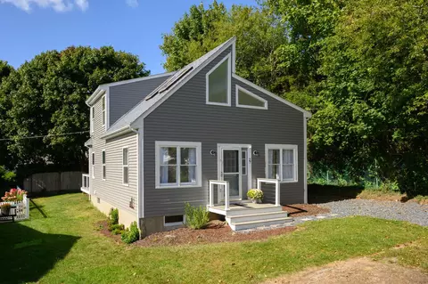 27 Abington Ave, Plymouth, MA 02360
