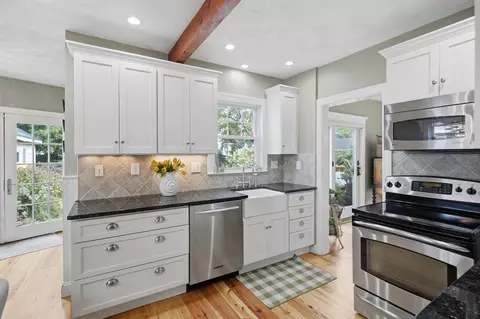 Kitchen - 43 Ruby Ave, Marblehead, MA 01945 photo 3 of 4