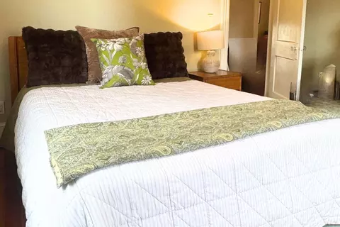 Bedroom - 43 Ruby Ave, Marblehead, MA 01945 photo 2 of 4