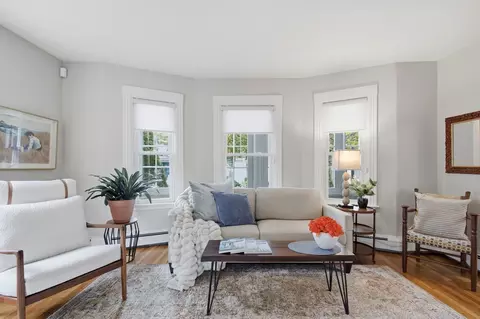Living - 43 Ruby Ave, Marblehead, MA 01945 photo 2 of 2