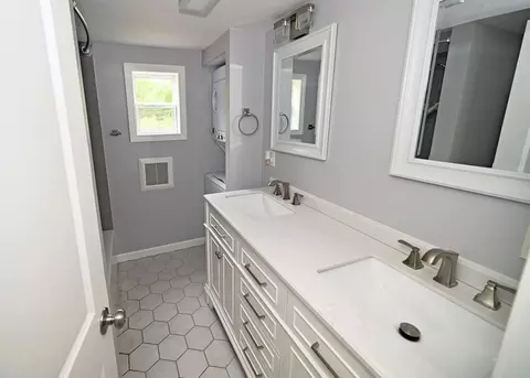 Bath - 5 Siesta Dr, Wareham, MA 02576 photo 1 of 3