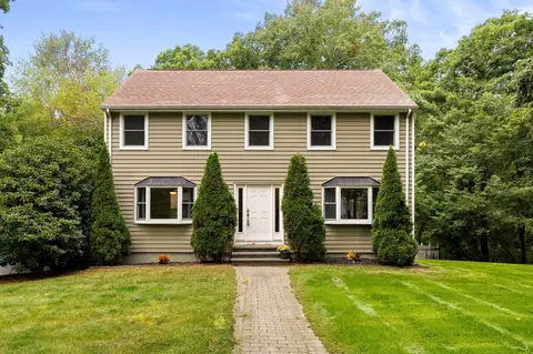 1 Nottingham Dr, Raynham, MA 02767