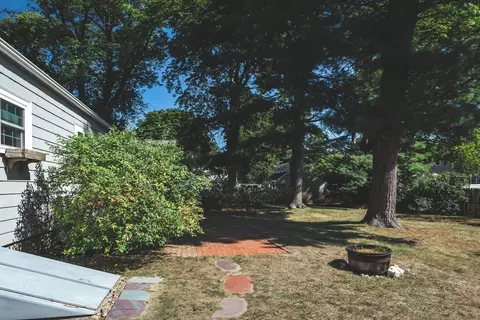 Exterior - 7 Pilgrim Rd, Reading, MA 01867 photo 5 of 8