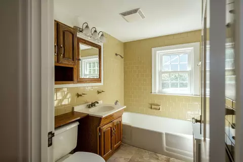 Bath - 7 Pilgrim Rd, Reading, MA 01867 photo 1 of 1