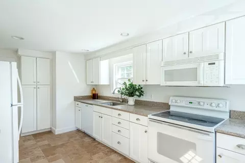 Kitchen - 7 Pilgrim Rd, Reading, MA 01867 photo 2 of 2