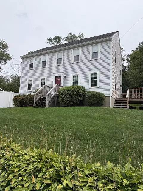 33 White Horse Rd, Plymouth, MA 02360