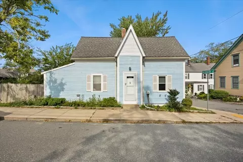 28 Mayflower St, Plymouth, MA 02360