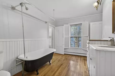 Bath - 12 Crown St, Worcester, MA 01609 photo 2 of 4