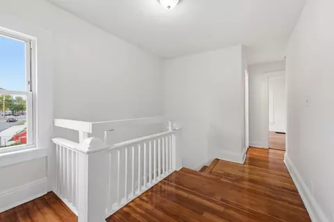 Entry Way - 73 Jasper St, Springfield, MA 01109 photo 4 of 4
