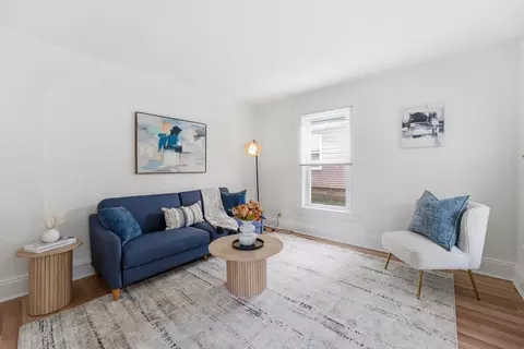 Living - 73 Jasper St, Springfield, MA 01109 photo 1 of 3
