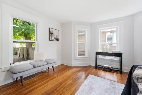 Living - 73 Jasper St, Springfield, MA 01109 photo 3 of 3