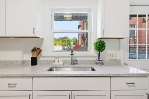 Kitchen - 73 Jasper St, Springfield, MA 01109 photo 3 of 4