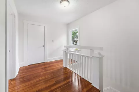 Entry Way - 73 Jasper St, Springfield, MA 01109 photo 3 of 4