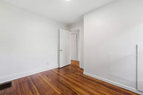 Bedroom - 73 Jasper St, Springfield, MA 01109 photo 4 of 10