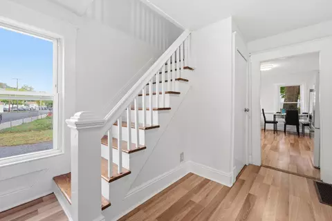 Entry Way - 73 Jasper St, Springfield, MA 01109 photo 1 of 4