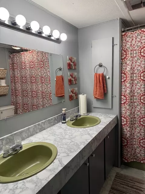 Bath - 19 Third Ave, Ware, MA 01082 photo 2 of 2