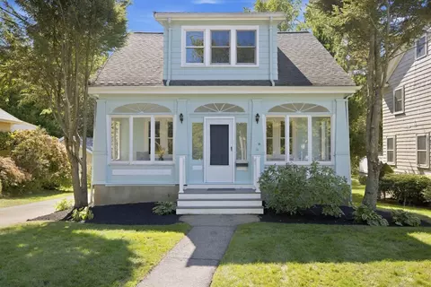 18 Middle St, Lexington, MA 02421