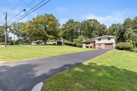 27 Lyman Rd, Framingham, MA 01701