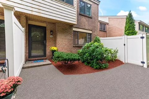 131 Greenbrook Dr #131, Stoughton, MA 02072