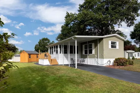 18 Candlelight Dr, Plymouth, MA 02360