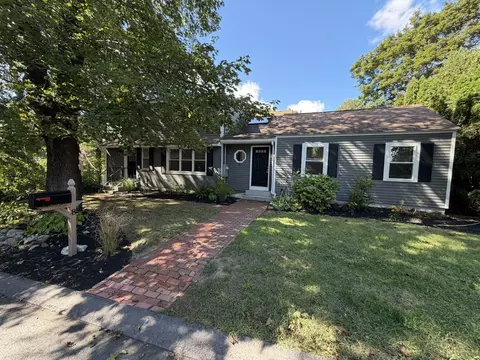 8 Kessell St, Grafton, MA 01519