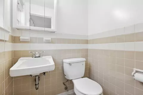 Bath - 91 Durham Rd #91, Dedham, MA 02026 photo 2 of 2