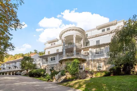 1401 Great Pond Rd #2, North Andover, MA 01845