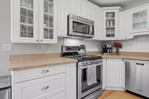 Kitchen - 17 Vinal St, Hudson, MA 01749 photo 1 of 2