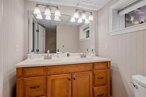 Bath - 17 Vinal St, Hudson, MA 01749 photo 5 of 5