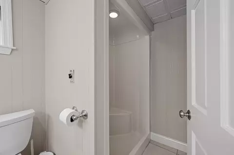 Bath - 17 Vinal St, Hudson, MA 01749 photo 4 of 5