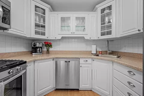 Kitchen - 17 Vinal St, Hudson, MA 01749 photo 2 of 2