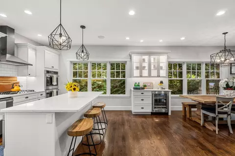 Kitchen - 7 Cloutmans Ln, Marblehead, MA 01945 photo 2 of 4