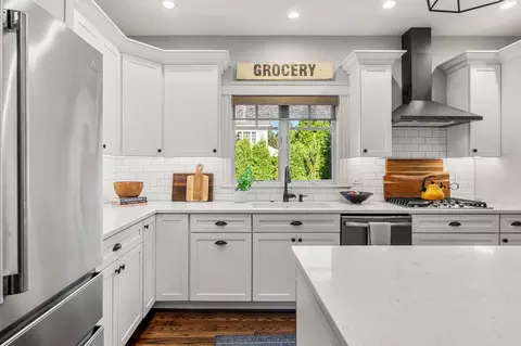 Kitchen - 7 Cloutmans Ln, Marblehead, MA 01945 photo 4 of 4