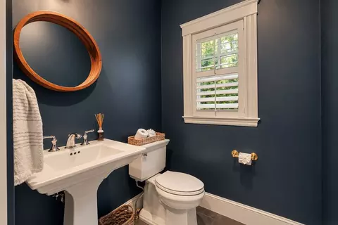 Bath - 7 Cloutmans Ln, Marblehead, MA 01945 photo 1 of 5