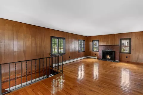 Living - 30 Monroe St, Buzzards Bay, MA 02532 photo 4 of 5