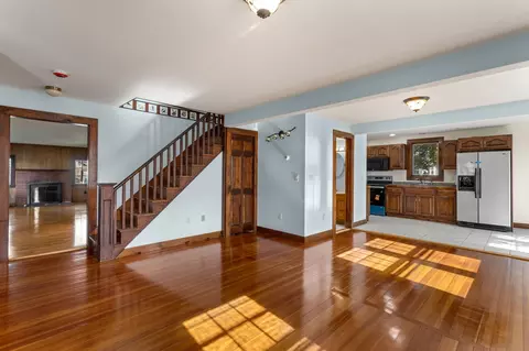 Living - 30 Monroe St, Buzzards Bay, MA 02532 photo 1 of 5