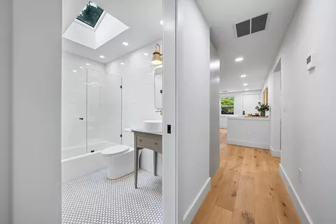 Entry Way - 192 Westboro Rd, Upton, MA 01568 photo 2 of 4