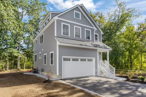 48 Beach Rd, Salisbury, MA 01952