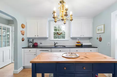 Kitchen - 15 Eustis St, Arlington, MA 02476 photo 2 of 5