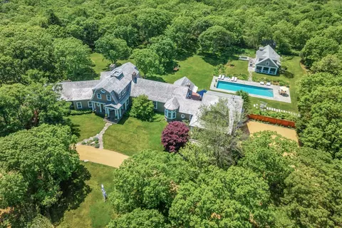 12 Boldwater Rd, Edgartown, MA 02539