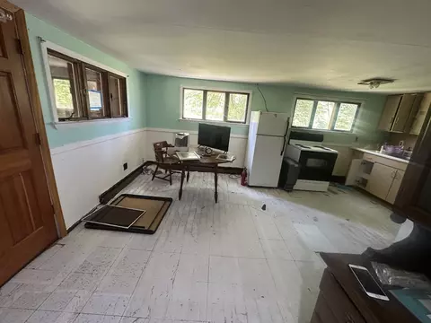 Living - 23 North St, Upton, MA 01568 photo 3 of 4