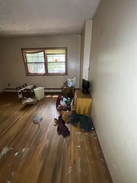 Living - 23 North St, Upton, MA 01568 photo 2 of 4