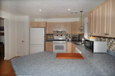 Kitchen - 868 Main St, Wareham, MA 02576 photo 3 of 3