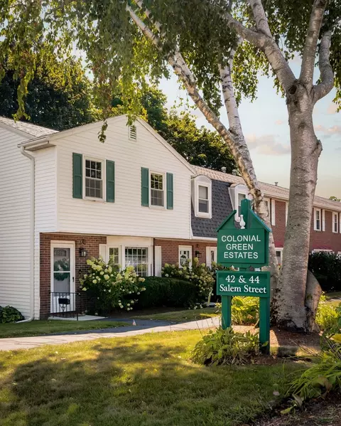42 Salem St #A, Wakefield, MA 01880