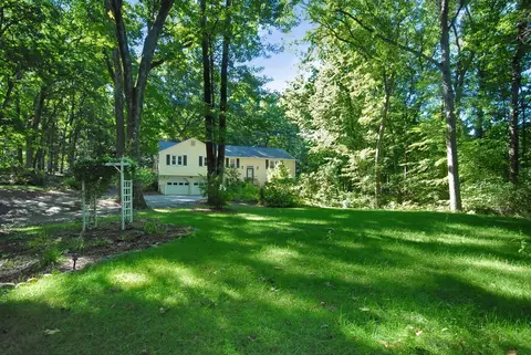 320 Russell St, Carlisle, MA 01741