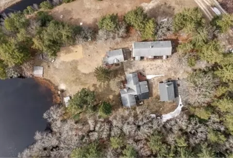 40 Wareham St, Carver, MA 02330