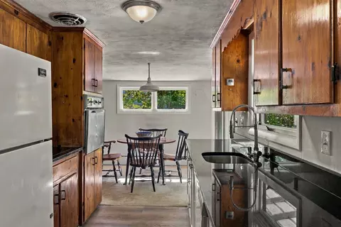 Kitchen - 39 Sylvan Ave, Wakefield, MA 01880 photo 1 of 2