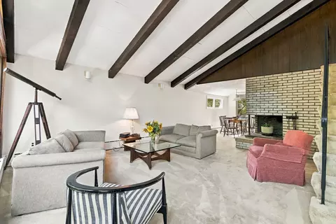 Living - 39 Sylvan Ave, Wakefield, MA 01880 photo 2 of 3