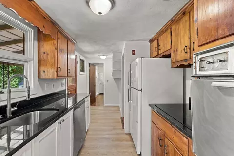 Entry Way - 39 Sylvan Ave, Wakefield, MA 01880 photo 1 of 4