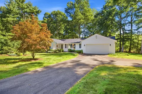 6 Centerwood Dr, Wilbraham, MA 01095